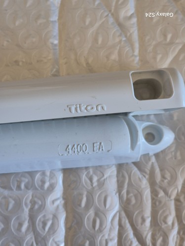 Titon trickle night vent - vent, upvc